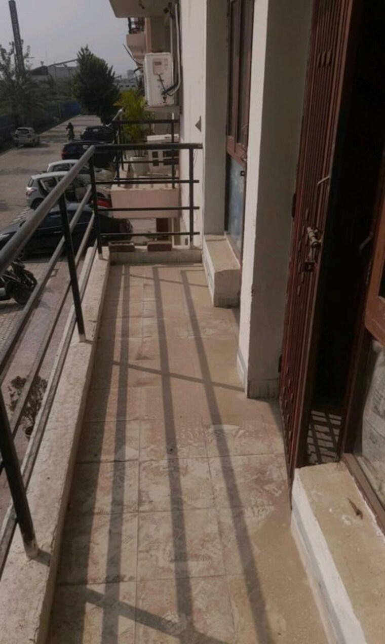 Balcony, sector 4 wave city 3.5 Bedroom 287 Sq.Yd. Builder Floor In Sector 4 Wave City Ghaziabad 10166586