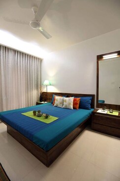 3 BHK + Pooja Room,Study Room Apartment For Rent in DLF Capital Greens Phase I And II