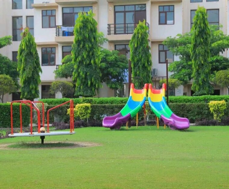 Garden, wave-floors 2 Bedroom 135 Sq.Yd. Builder Floor In Mahurali Ghaziabad 10166637