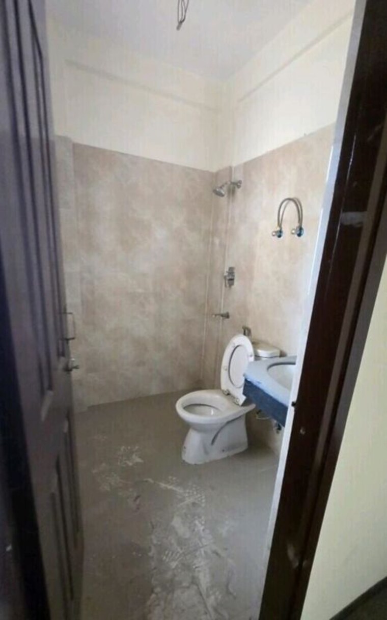 Bathroom, wave-floors 2 Bedroom 135 Sq.Yd. Builder Floor In Mahurali Ghaziabad 10166637