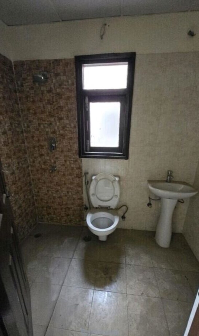 Bathroom, wave-floors 2 Bedroom 135 Sq.Yd. Builder Floor In Mahurali Ghaziabad 10166637