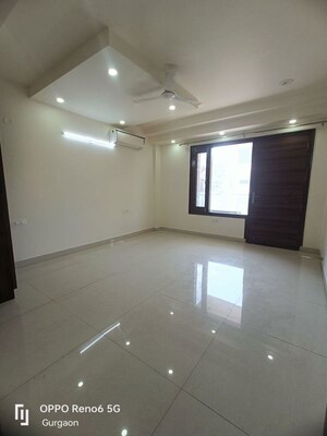 Room in 3 BHK Builder Floor at Sector 43 – for Rent