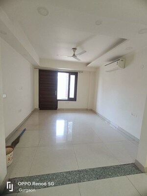 Building Lobby in 3 BHK Builder Floor at Sector 43 – for Rent