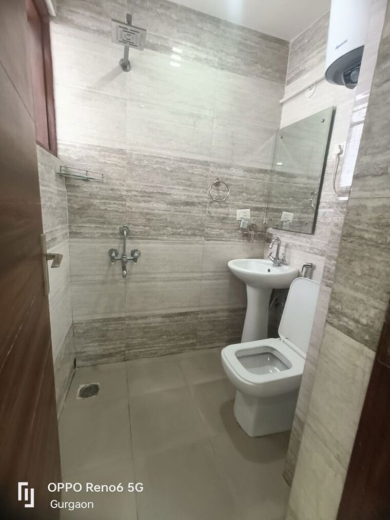 Bathroom, sector 43 3 Bedroom 2400 Sq.Ft. Builder Floor In Sector 43 Gurgaon 10166665