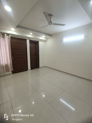 Room in 3 BHK Builder Floor at Sector 43 – for Rent