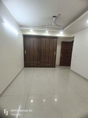 Building Lobby in 3 BHK Builder Floor at Sector 43 – for Rent