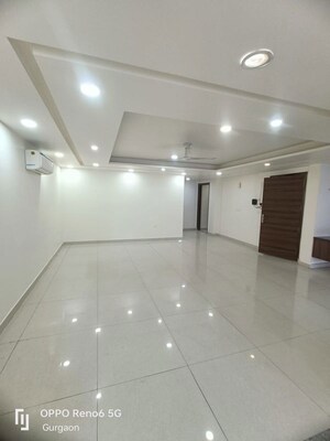 Building Lobby in 3 BHK Builder Floor at Sector 43 – for Rent