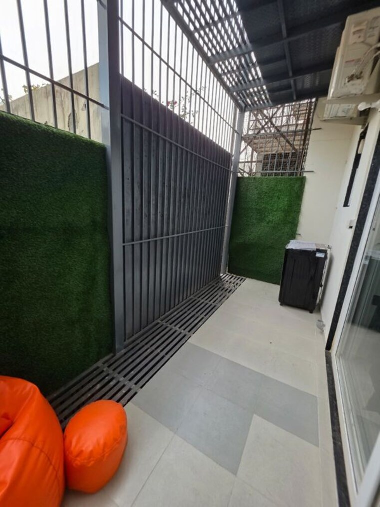 Balcony, sector 43 1 Bedroom 1210 Sq.Ft. Builder Floor In Sector 43 Gurgaon 10166685