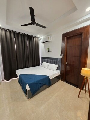 Master Bedroom in 1 BHK Builder Floor at Sector 43 – for Rent