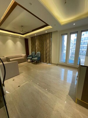 Room in 4 BHK Builder Floor at Ansal Sushant Lok I, Sector 43 – for Rent