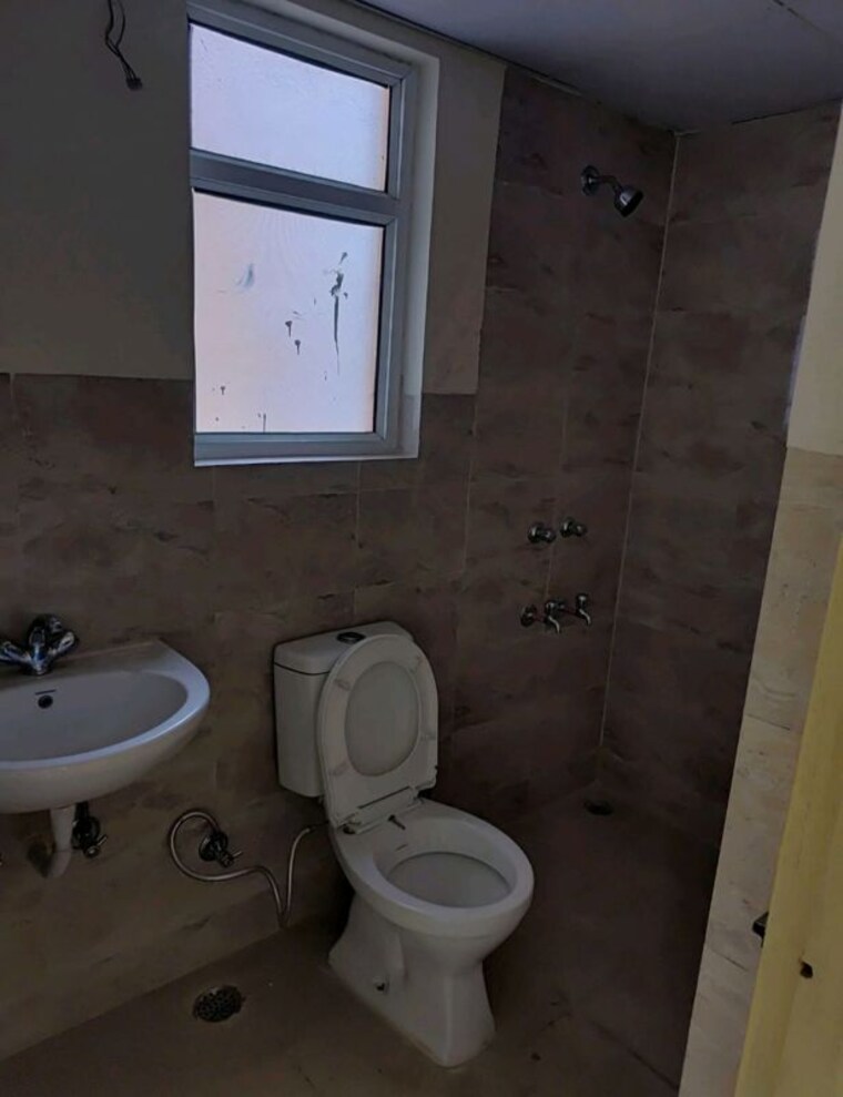 Bathroom, wave-dream-homes 2 Bedroom 840 Sq.Ft. Apartment In Wave City Ghaziabad 10166686
