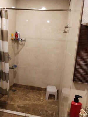 Bathroom in 3 BHK Builder Floor at South City Arcade, Sector 41 – for Rent