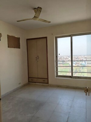 Room in 3 BHK Apartment at Shiv Sai Park Apartments, Sector 87 – for Rent