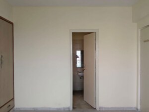 Room in 3 BHK Apartment at Shiv Sai Park Apartments, Sector 87 – for Rent