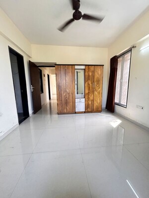 Room in 2 BHK Apartment at Swapnalok Towers, Malad East – for Rent