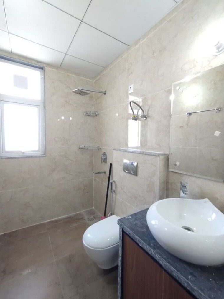 Bathroom, gupta-awas 4 Bedroom 2200 Sq.Ft. Apartment In Sector 43 Gurgaon 10166713