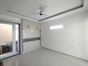 Room in 4 BHK Apartment at Gupta Awas, Sector 43 – for Rent