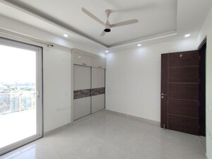 Room in 4 BHK Apartment at Gupta Awas, Sector 43 – for Rent
