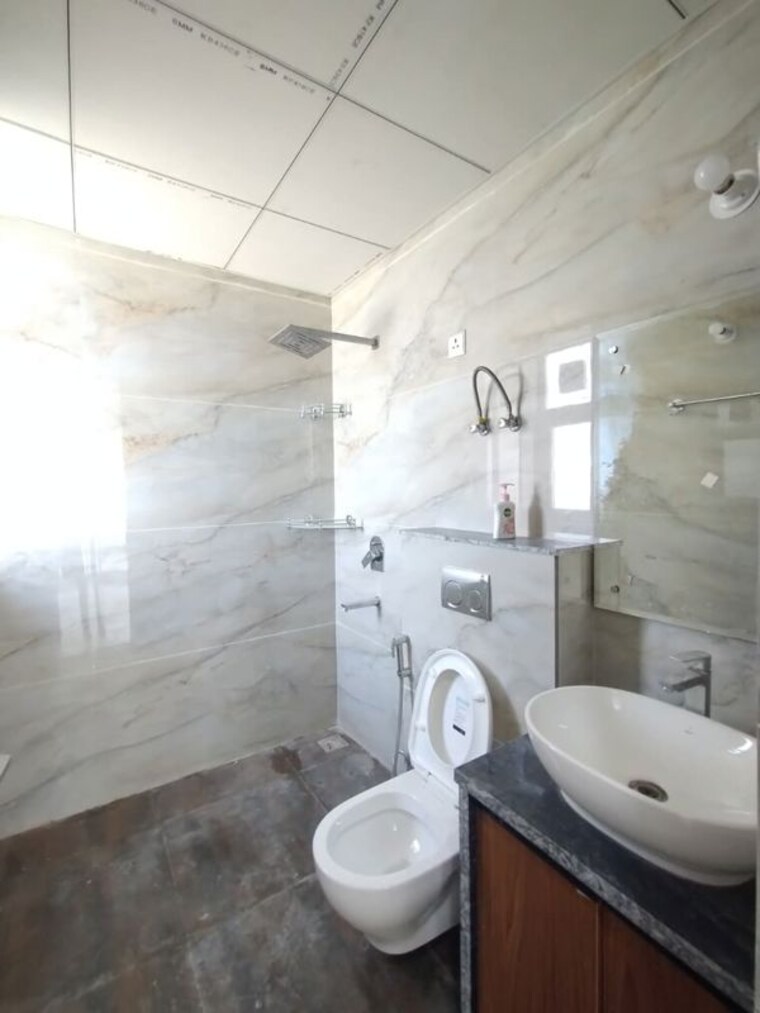 Bathroom, gupta-awas 4 Bedroom 2200 Sq.Ft. Apartment In Sector 43 Gurgaon 10166713
