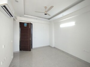 Room in 4 BHK Apartment at Gupta Awas, Sector 43 – for Rent