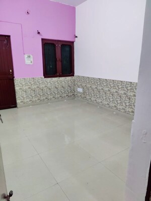 Room in 3 BHK Independent House at Gomti Nagar – for Rent