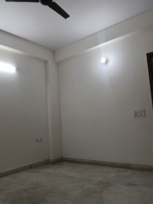 Room in 3 BHK Builder Floor at Sector 15i – for Rent