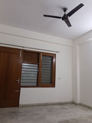 Room in 3 BHK Builder Floor at Sector 15i – for Rent