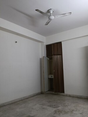 Room in 3 BHK Builder Floor at Sector 15i – for Rent