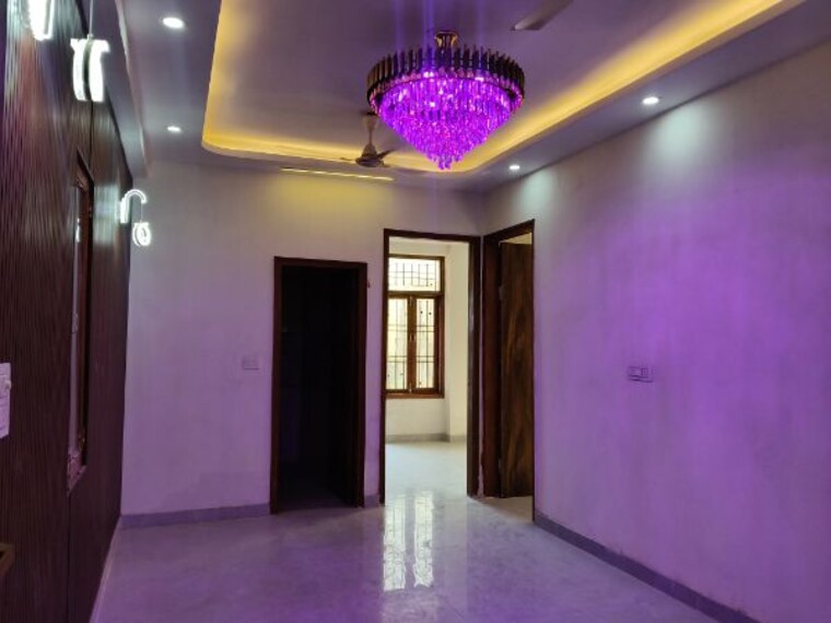 Room, sector 73 3 Bedroom 1400 Sq.Ft. Builder Floor In Sector 73 Noida 10166721