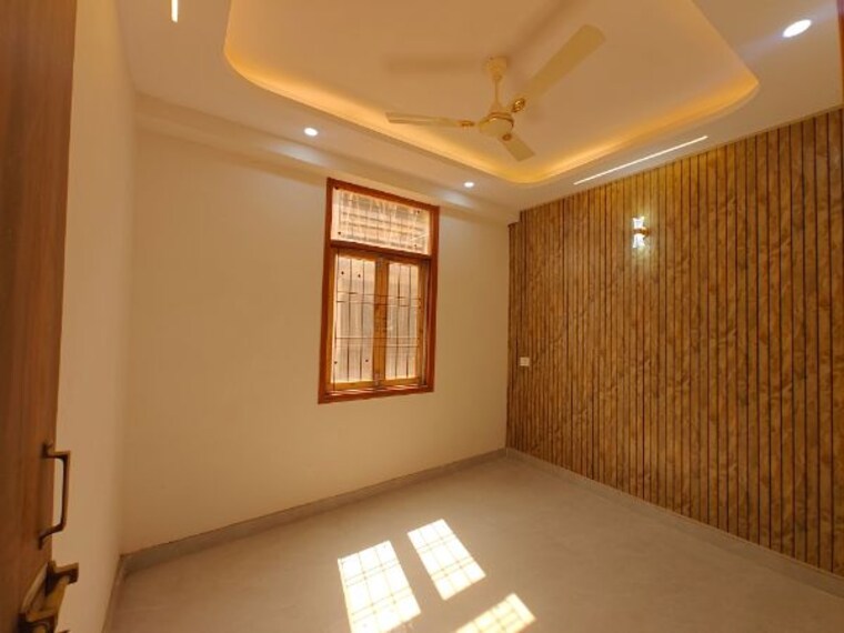 Bedroom, sector 73 3 Bedroom 1400 Sq.Ft. Builder Floor In Sector 73 Noida 10166721
