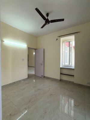 Room in 2 BHK Builder Floor at Sector 15 ii – for Rent