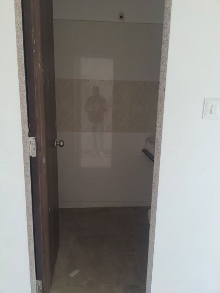 Bathroom, sushanku-avenue-36 1 RK 340 Sq.Ft. Apartment In Goregaon West Mumbai 10166763