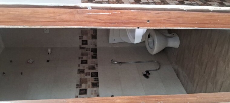 Attached Bathroom, sarita vihar 1.5 Bedroom 600 Sq.Ft. Independent House In Sarita Vihar Delhi 10166771