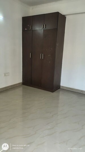 Room in 3.5 BHK Apartment at Aims Golf City, Sector 75 – for Rent