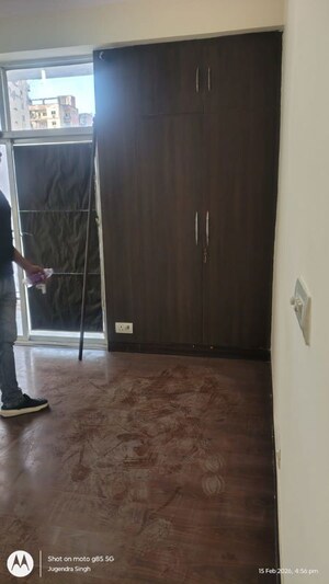 Bathroom in 2.5 BHK Apartment at Aims Golf City, Sector 75 – for Rent