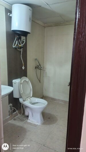 Bathroom in 2.5 BHK Apartment at Aims Golf City, Sector 75 – for Rent