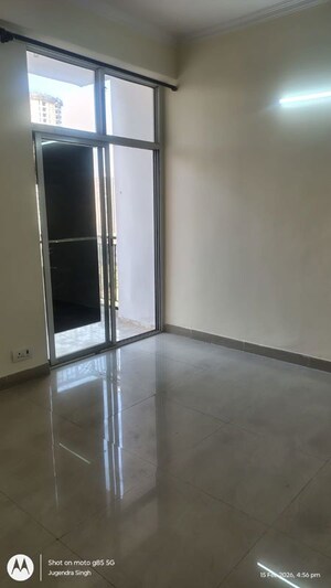 Furnished Amenities in 2.5 BHK Apartment at Aims Golf City, Sector 75 – for Rent