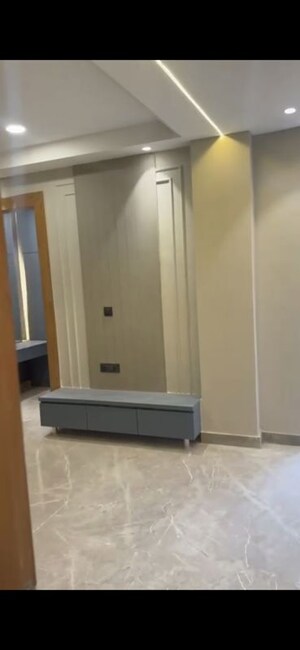 Room in 3 BHK Builder Floor at Parklands, Sector 85 – for Rent