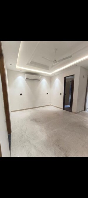 Room in 3 BHK Builder Floor at Sector 43 – for Sale