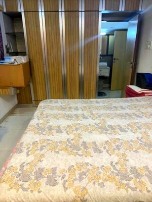 Bedroom in 3 BHK Apartment at Raja Tower Mulund, Mulund West – for Rent