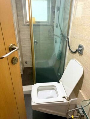 Bathroom in 3 BHK Apartment at Raja Tower Mulund, Mulund West – for Rent