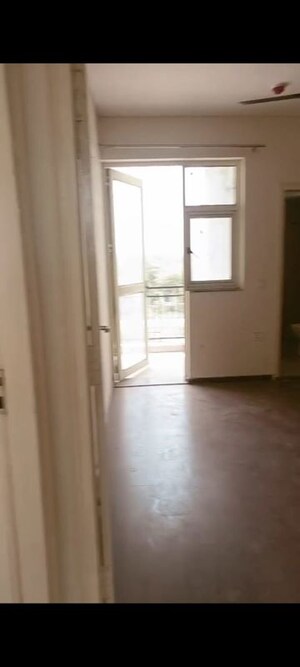 Room in 3 BHK Apartment at Imperia Esfera, Sector 37c – for Rent