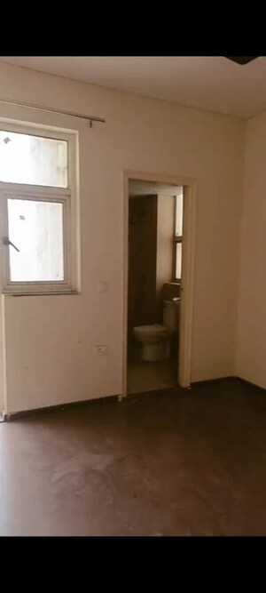 Room in 3 BHK Apartment at Imperia Esfera, Sector 37c – for Rent