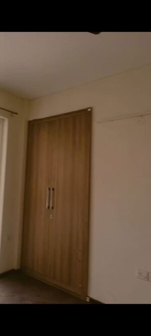 Room in 3 BHK Apartment at Imperia Esfera, Sector 37c – for Rent