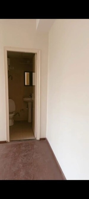 Room in 3 BHK Apartment at Imperia Esfera, Sector 37c – for Rent