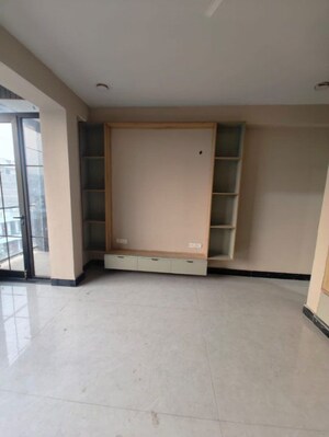 Room in 3 BHK Builder Floor at RWA Apartments Sector 116, Sector 116 – for Rent