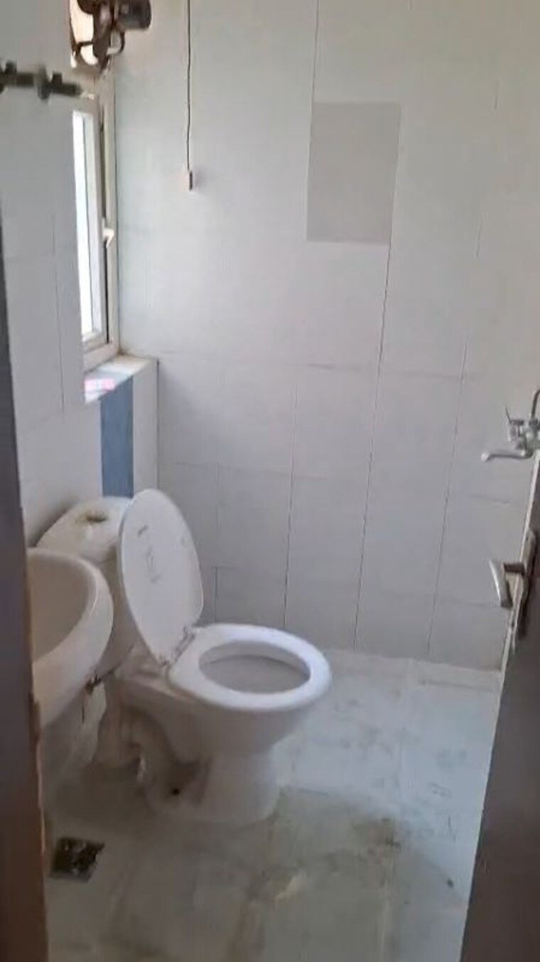 Bathroom, bptp-park-elite-premium 3 Bedroom 906 Sq.Ft. Apartment In Sector 84 Faridabad 10154119