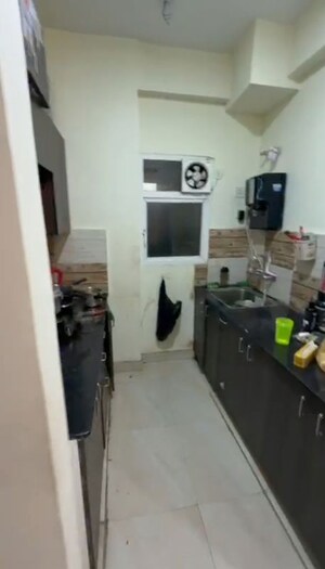 Team Area in 2 BHK Apartment at Amrapali Dream Valley – for Rent