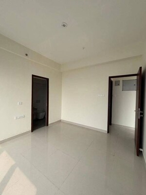 Room in 2 BHK Apartment at Dynamix Divum, Malad East – for Rent