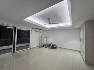 Room in 6 BHK Builder Floor at Ansal Plaza Sector-23, Sector 23 – for Rent